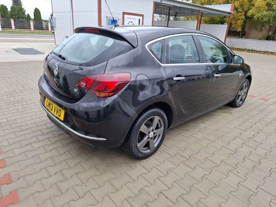 Vând Opel Astra J Facelift