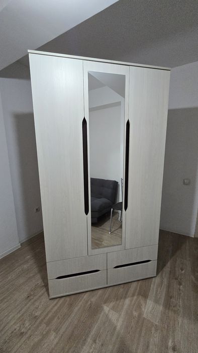 Продам шкаф, 3 дверный состояние идеальное