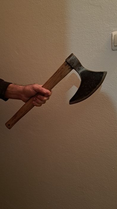 Topoare personalizate tip viking