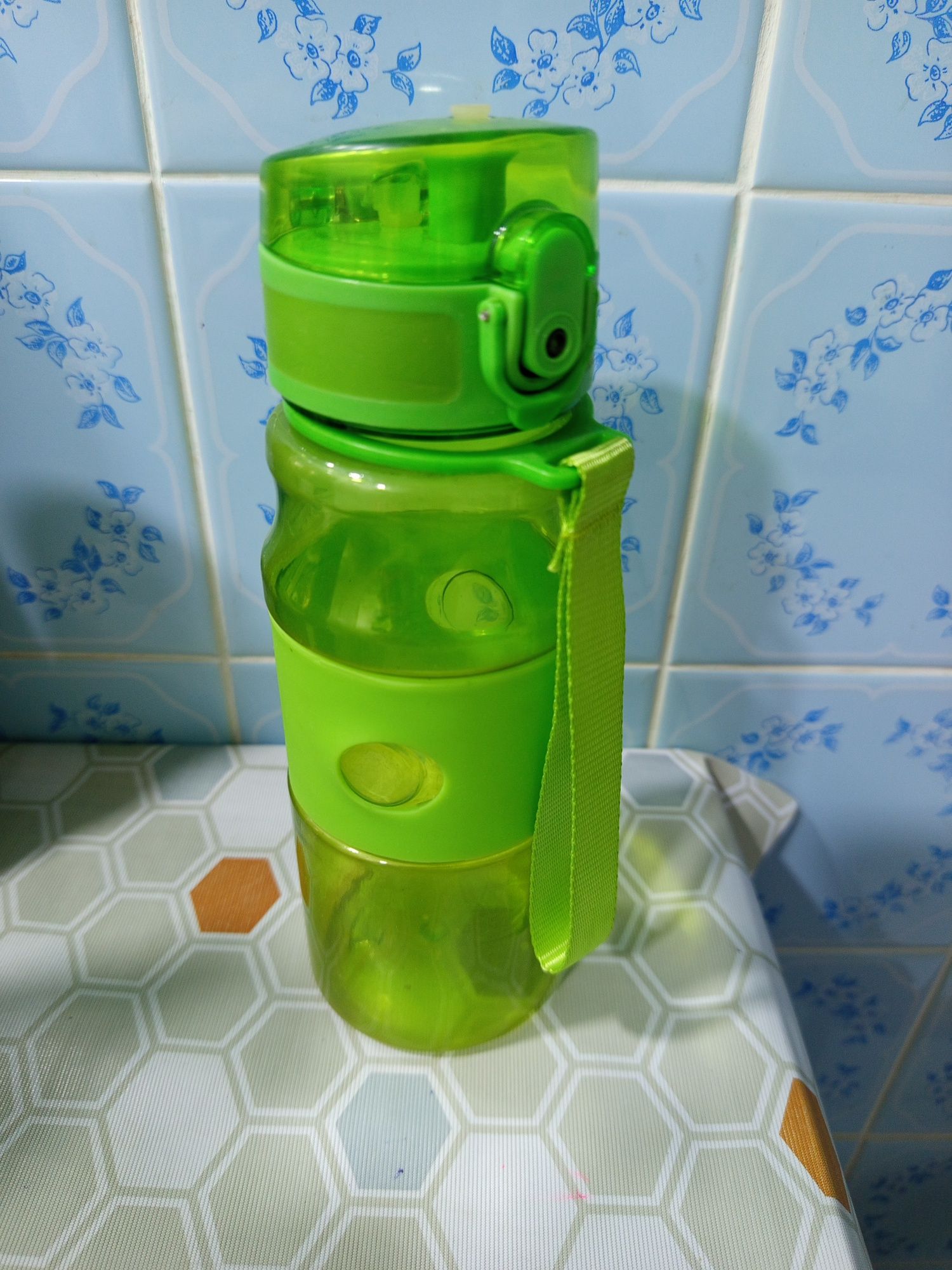 Продаётся термос и бутылка для воды