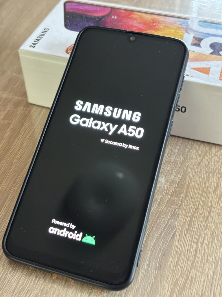 Samsung A50-две сим карти+кейс