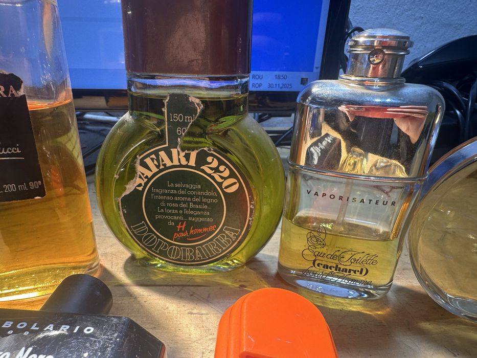 Vand un lot de parfumuri