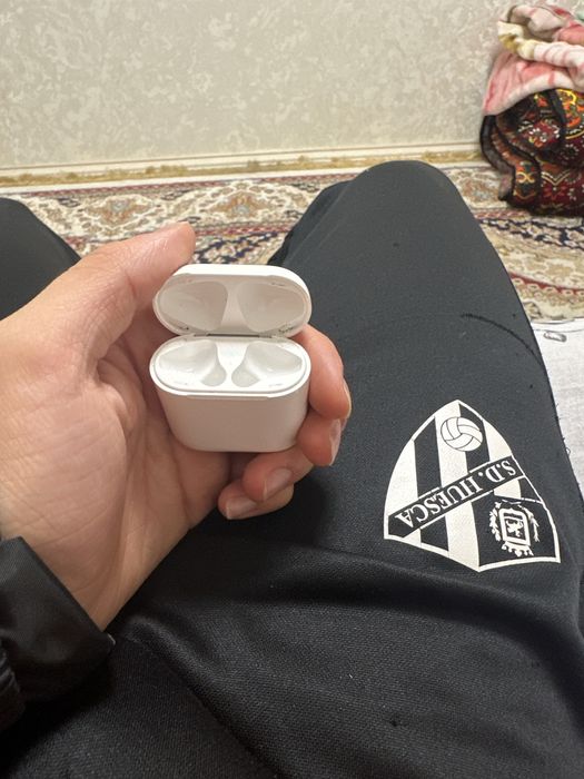 Продам кейс от AirPods 2