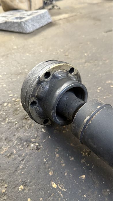 Кардан за БМВ 5 Серия Е60 Е61 530д 530d ръчка Manual Drive