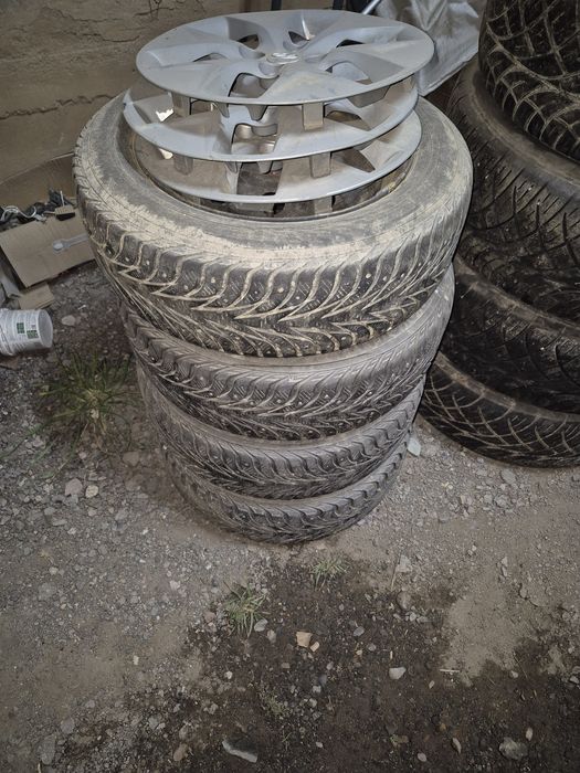 Продам комплект шипованной резины