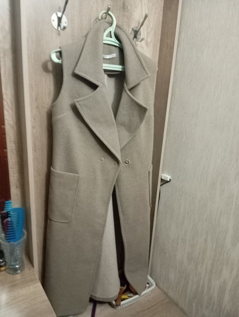 Пальто без рукавка
