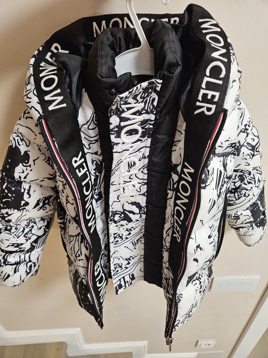Vând geaca Moncler