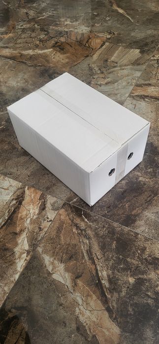 Vând cutii din carton alb