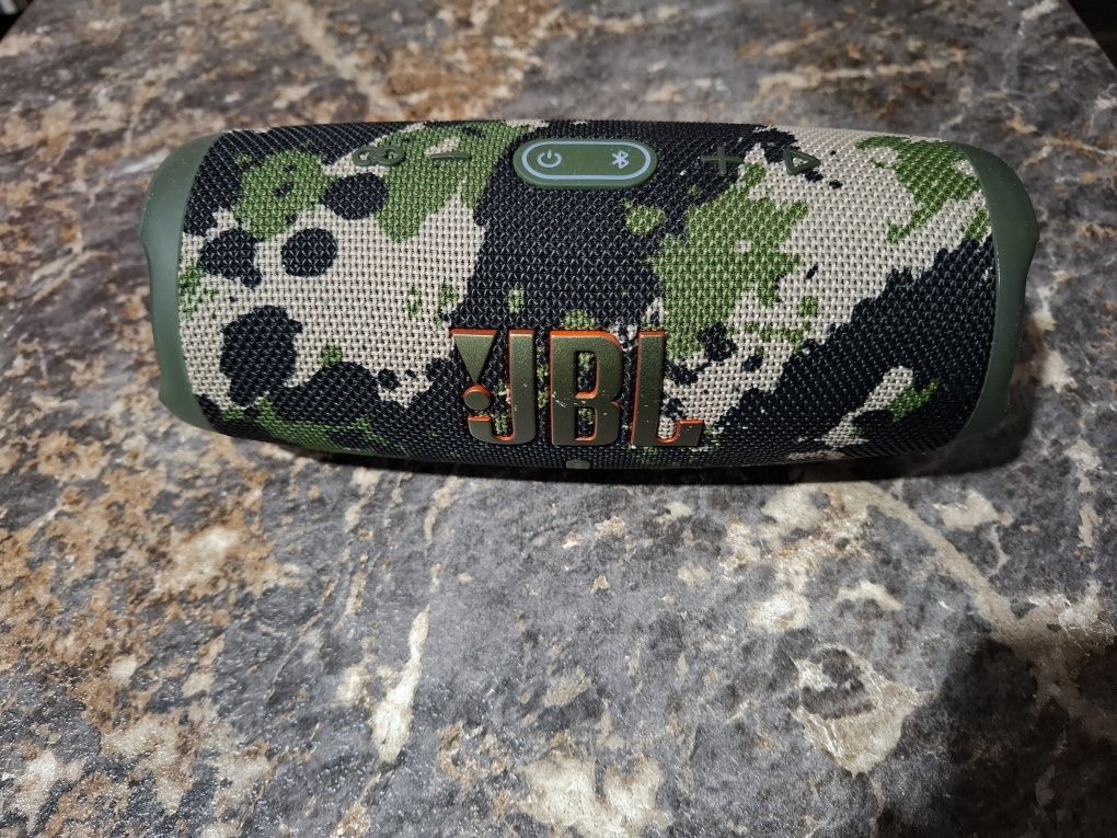 JBL charge 5  зелёный