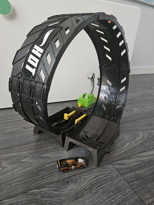 Hot Wheels явтомивка и писта