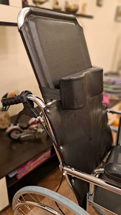 Scaun cu rotile reglabil pentru persoanele cu dizabilitati