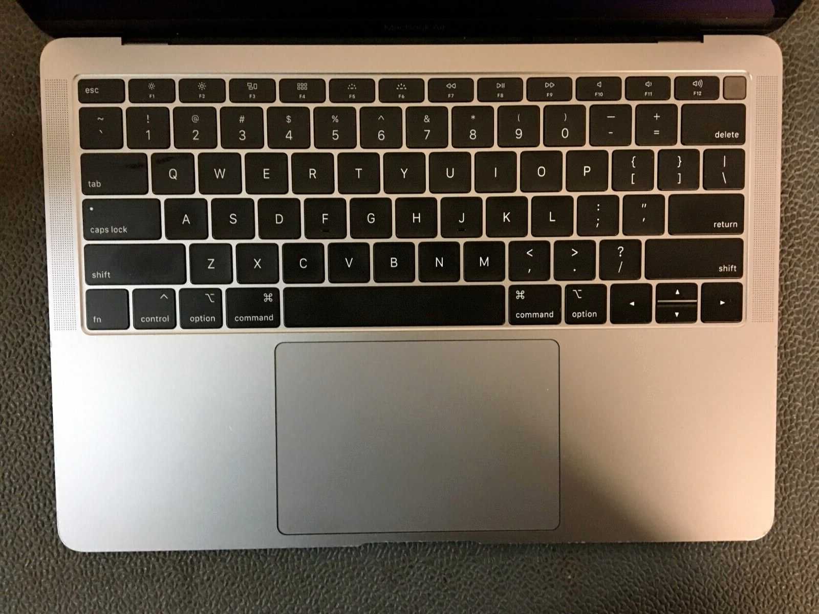 2019 · MacBook Air · i5 · 1.6GHz · 8GB · 256GB SSD · 13.3"  MVFJ2LL/A