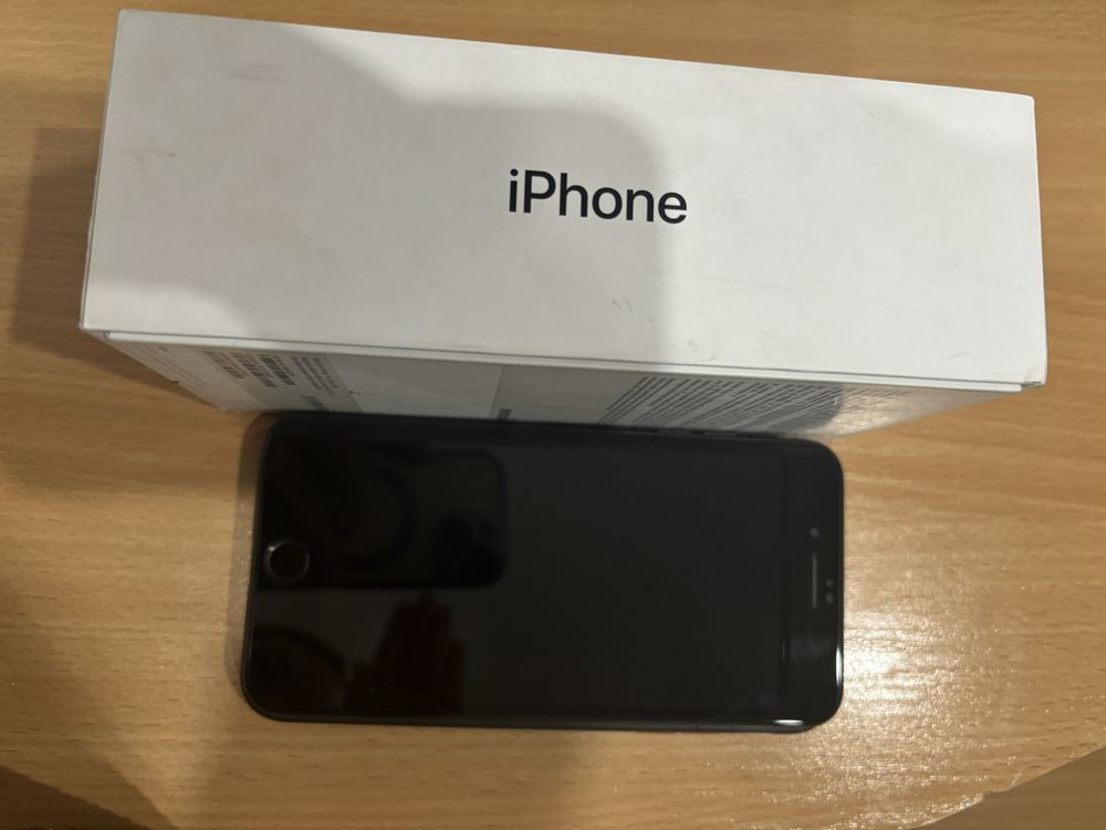 Продам iPhone 7 + в хорошем состоянии