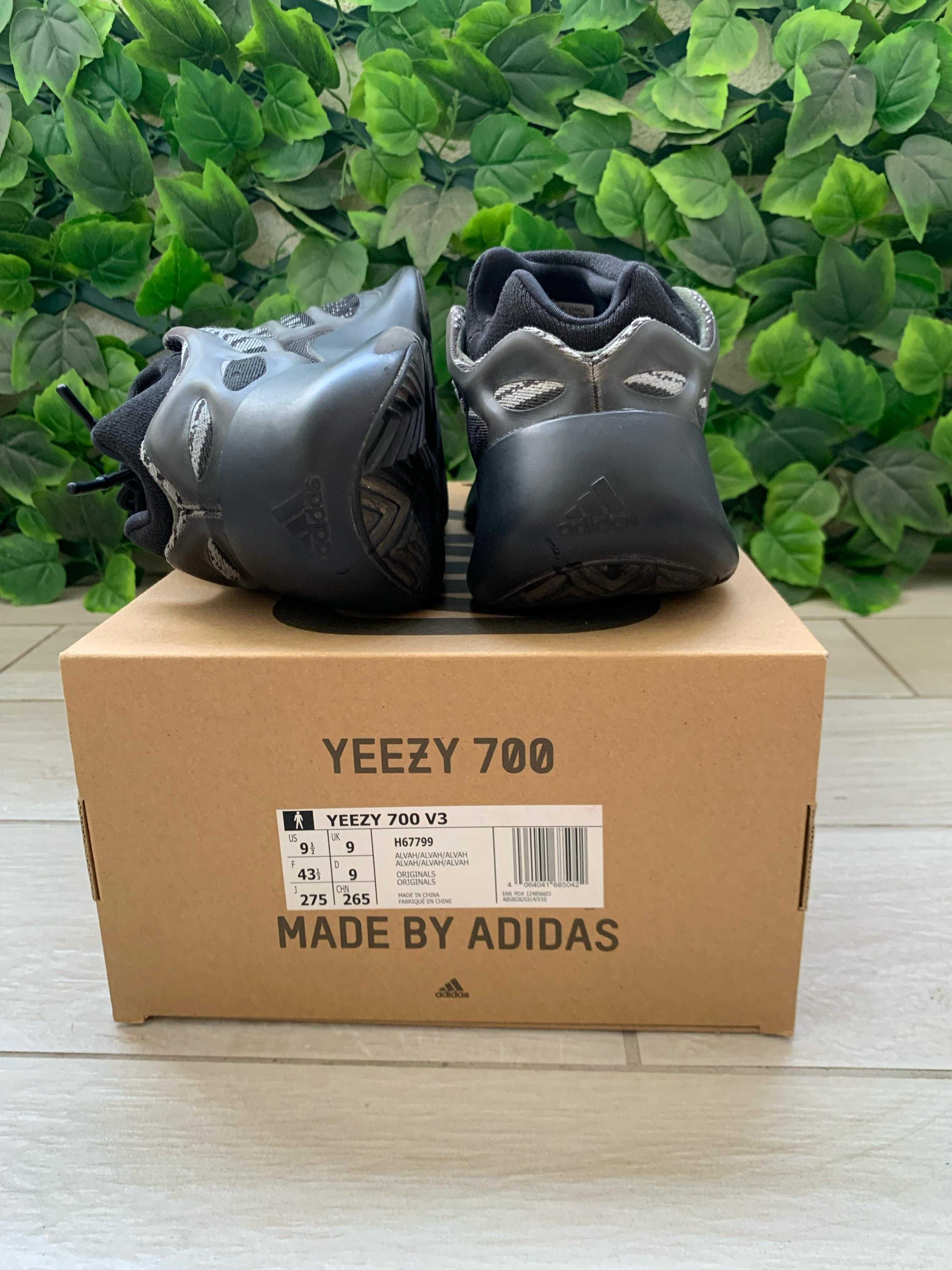 Adidas Yeezy 700 V3 Alvah / 43 1/3