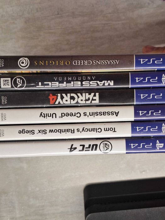 PlayStation 4 по договаряне с 6 игри и контролер пс4