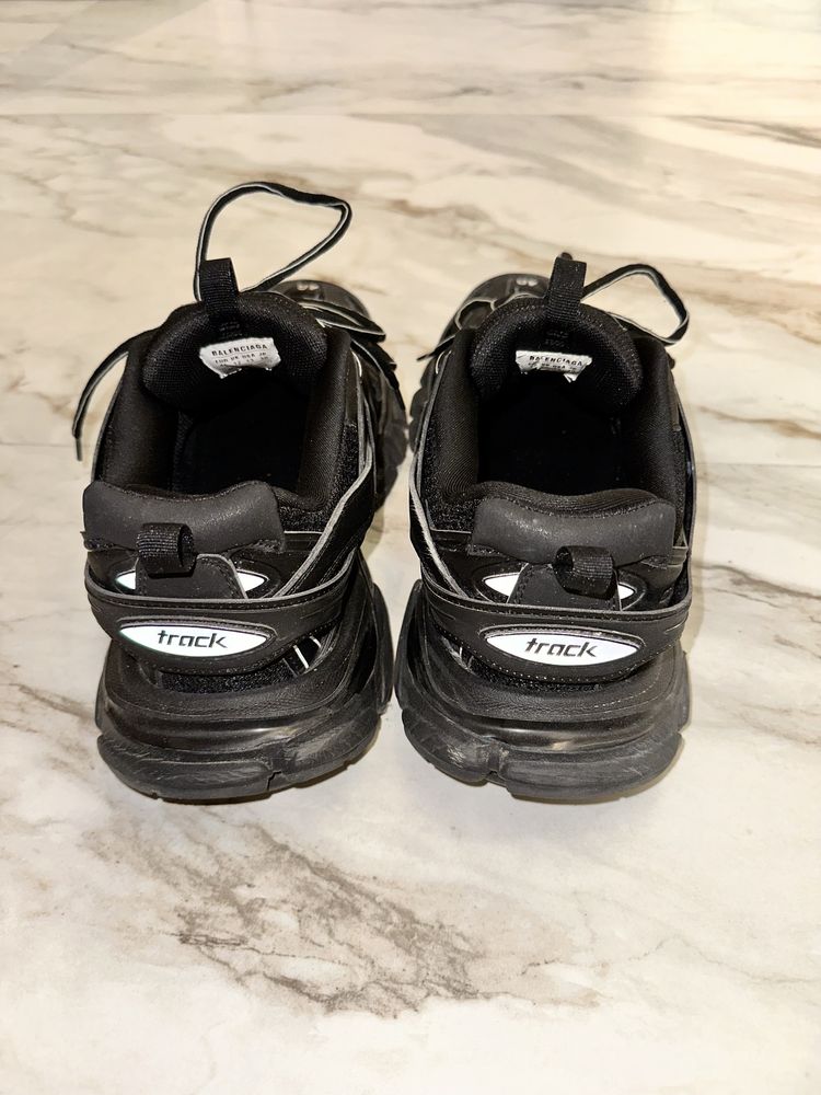 Balenciaga tracks all black