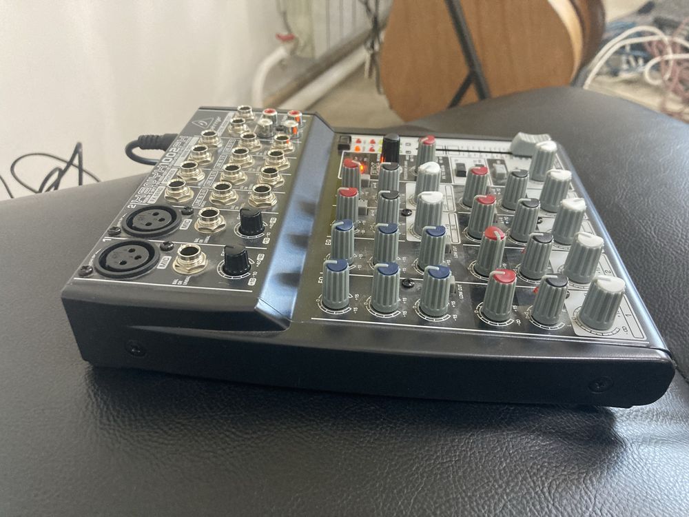 Микшерный пульт Behringer Xenyx 1002 FX