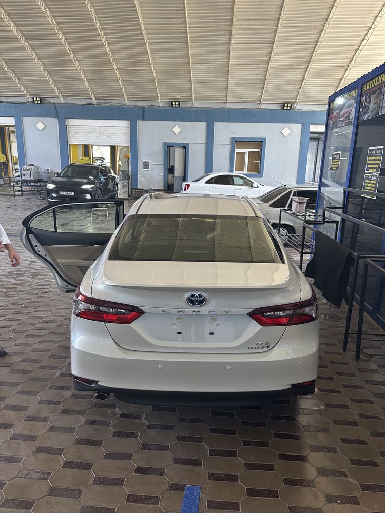 Toyota Camry 2.5 HYBRID