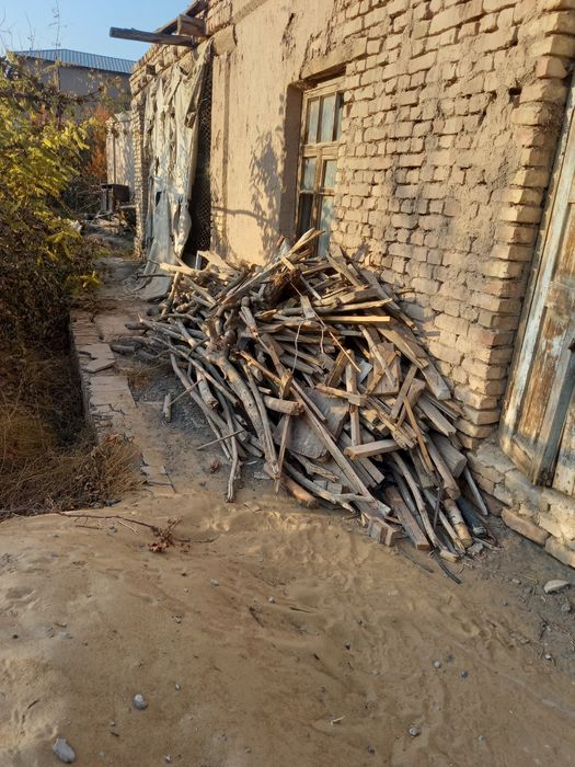 Har xil razmerdagi taxta va bolor va yoqish uchun o'tin hammasi 3 mln