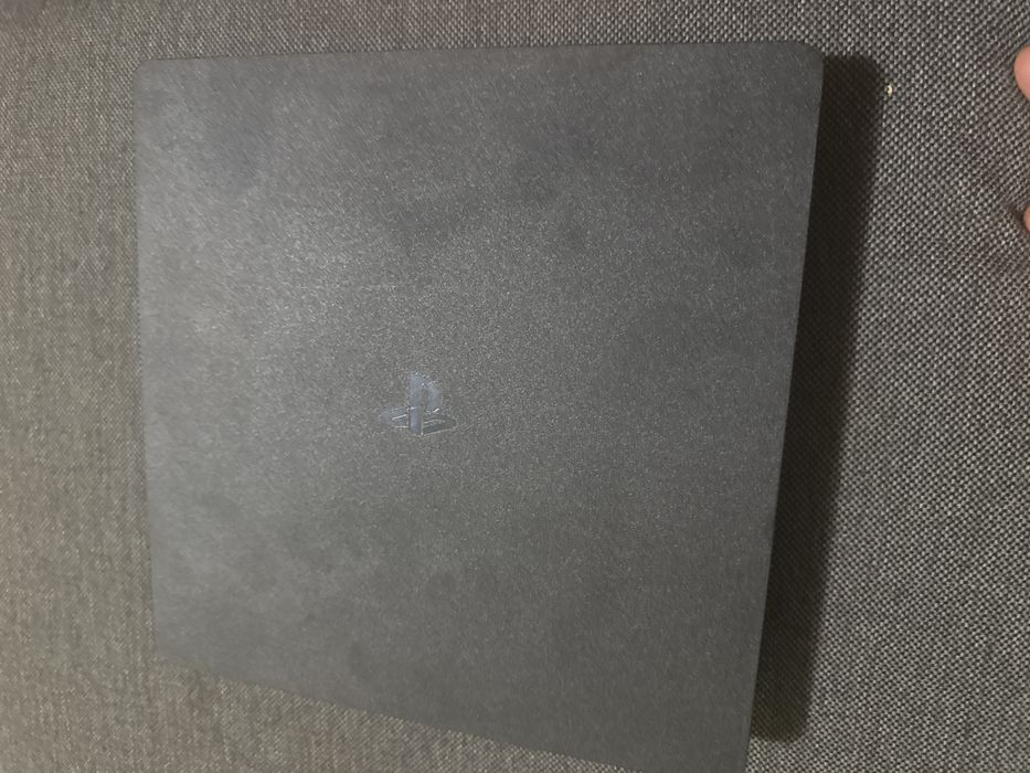 Ps 4 slim pro 500 gb , stare excelenta ( folosit foarte putin