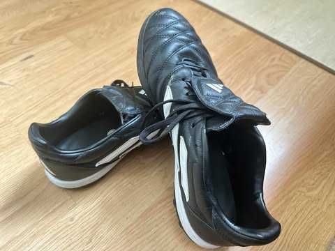 Ghete fotbal teren sintetic adidas gloro marimea 44 folosite de 4 ori