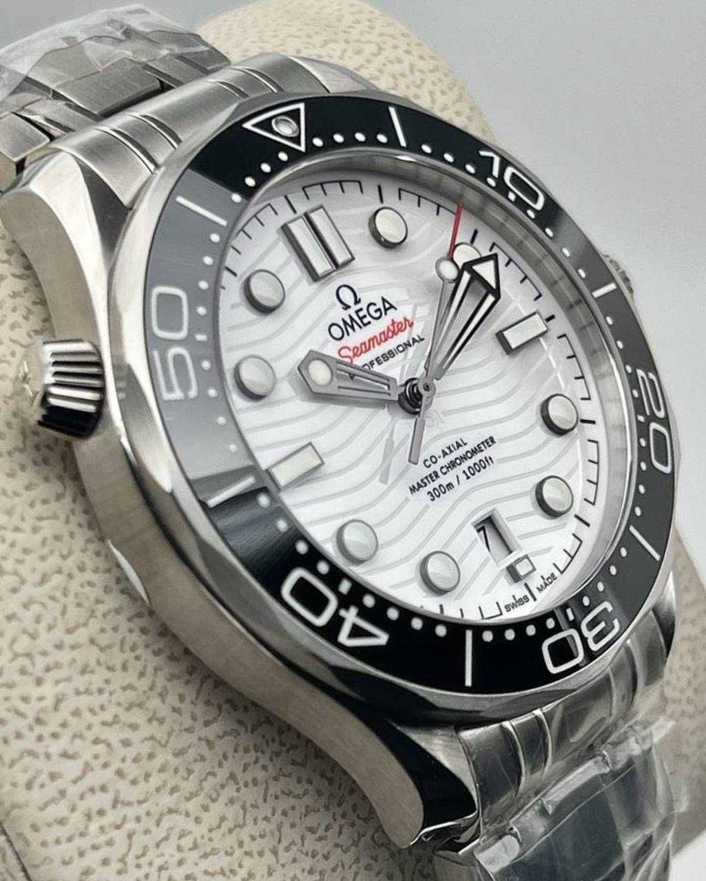 Omega Seamaster Diver 300 M with White Dial on Bracelet