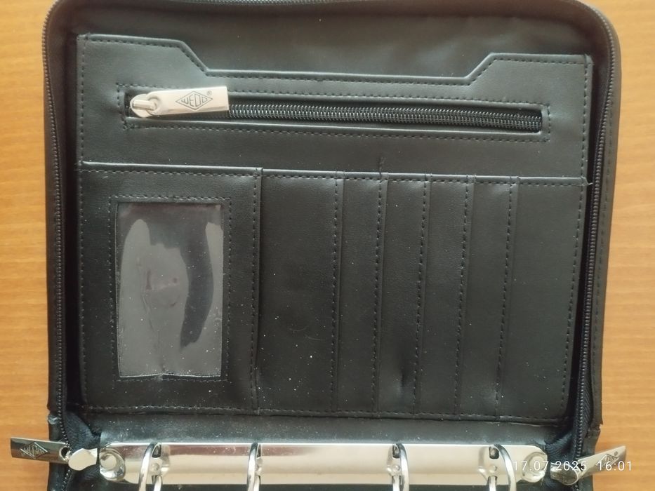 Продавам стилна папка и плътни джобове А 5