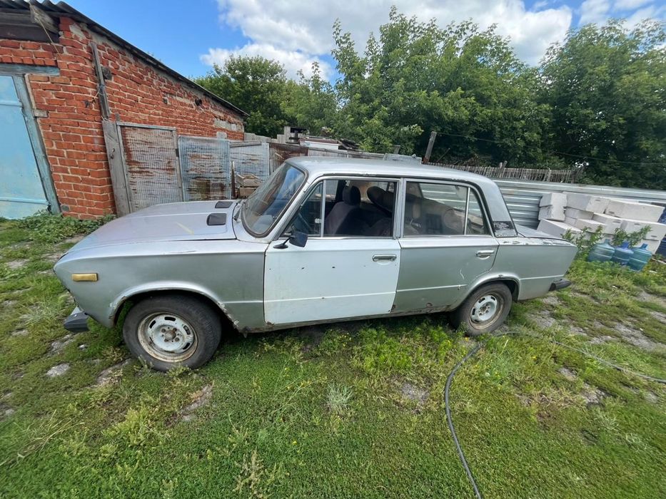 Продам жигули шестёрку 1992 года снята с учёта двигатель на ходу .