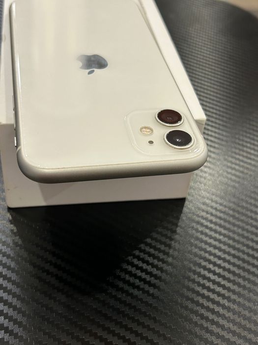 Отличен iPhone 11 64gb бял