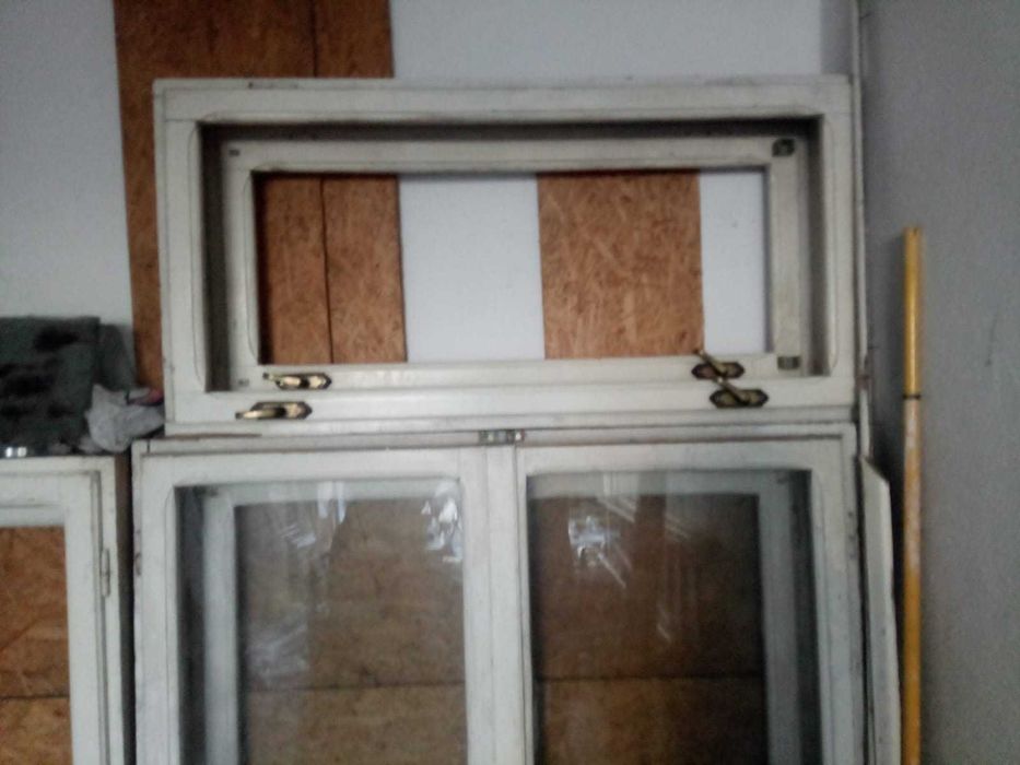 Ferestre din lemn masiv, 3 bucati (130x130 cm si 130x65 cm)