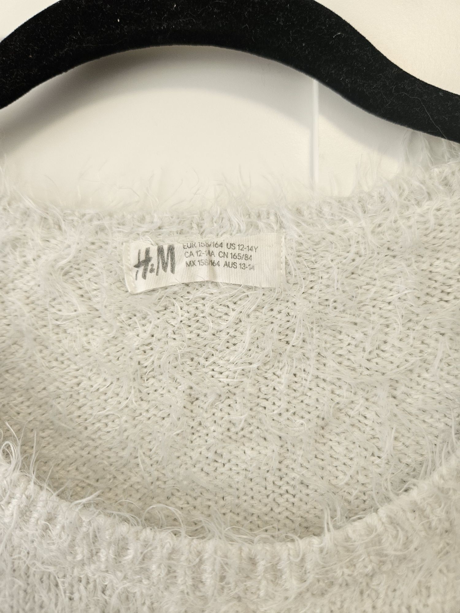 Bluza pufoasa cu print pisica
H&M
Marimea 158/164
Potrivita pentru XS/