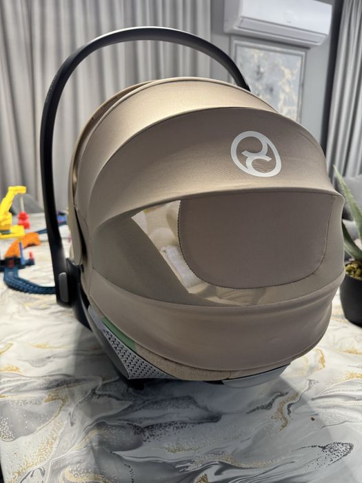 Cybex Scaun Auto Cloud T i-Size Plus - bej confortabil
