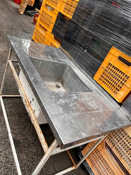 външна мивка от алпака със стойка