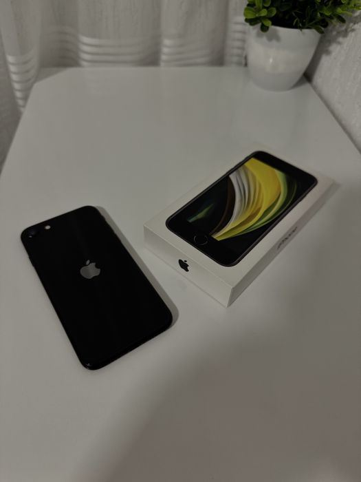 Iphone se 2020 64gb черен