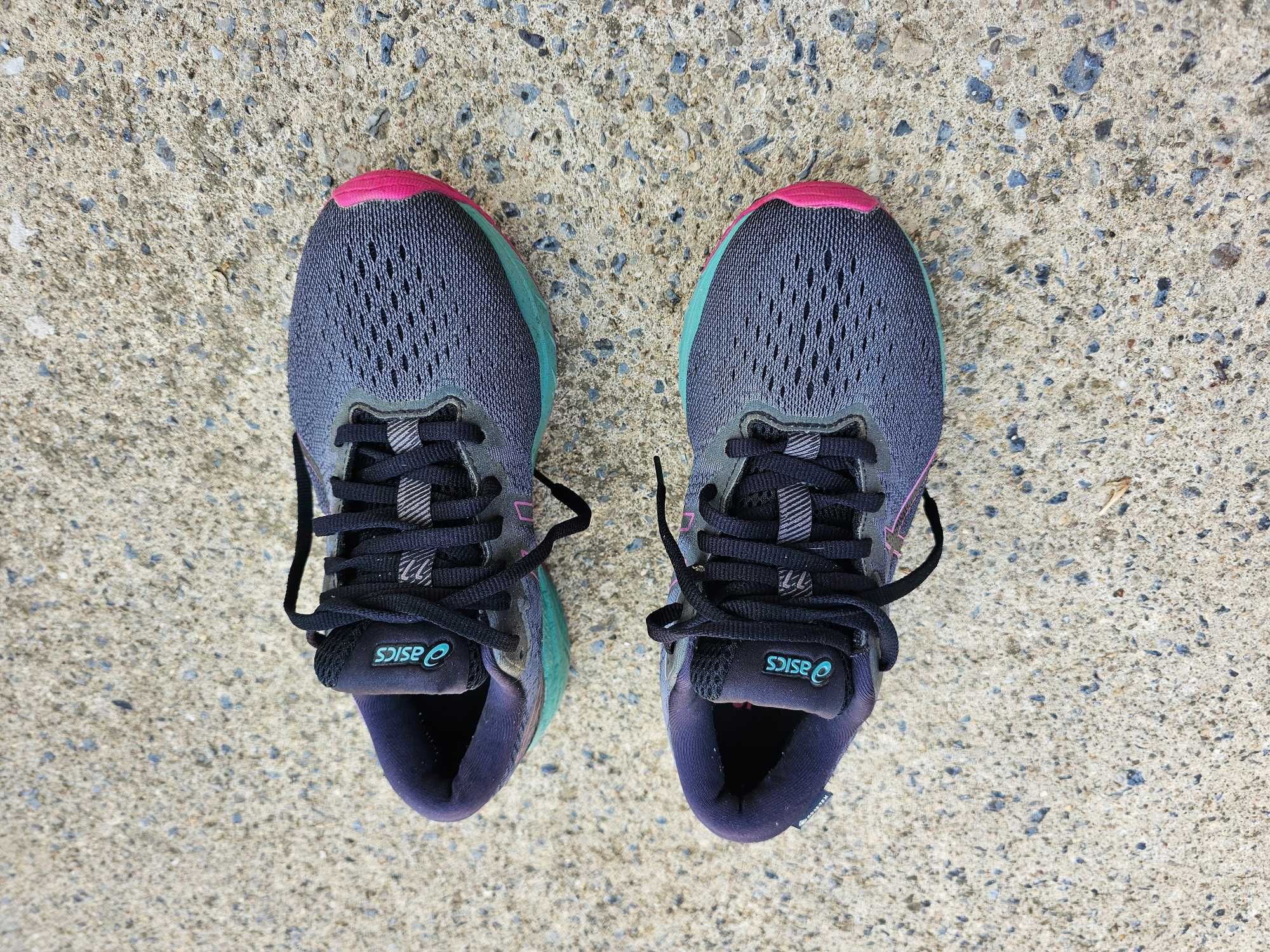 Маратонки ASICS Gore tex 37.номер. Перфектни.