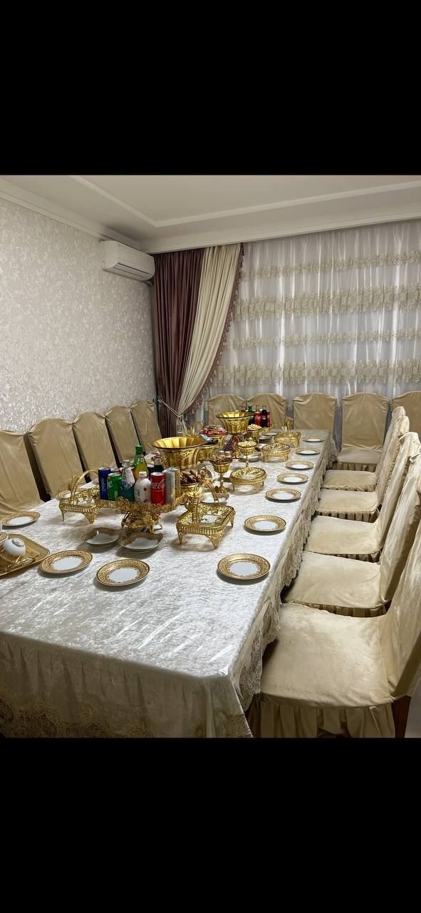 Zal uchun mebel va chinnilar to'plami l
