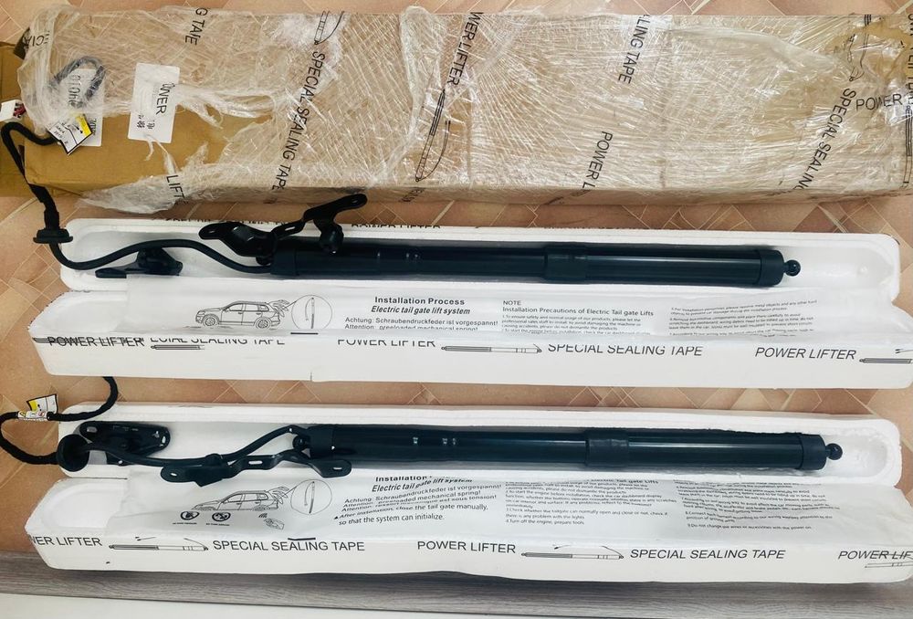 Торсион электрический багажника амортизатор  Toyota Rav 4 Highlander