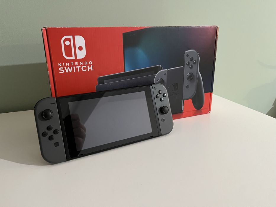 Nintendo Switch cu cutie si toate accesoriile