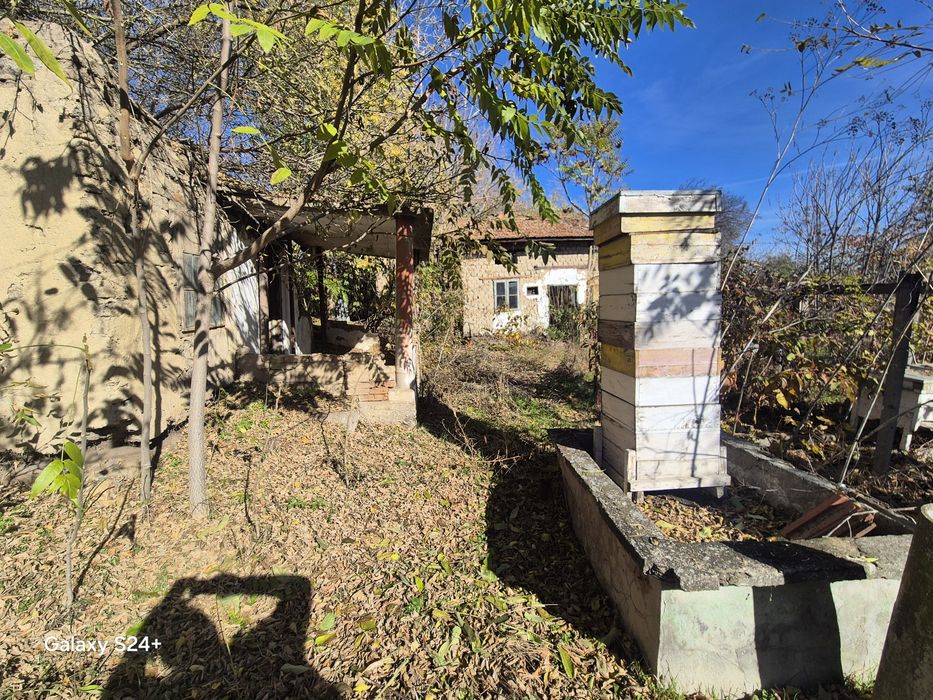 Стара къща 100кв. имот 1430кв.м. на асфалтирана улица !!!