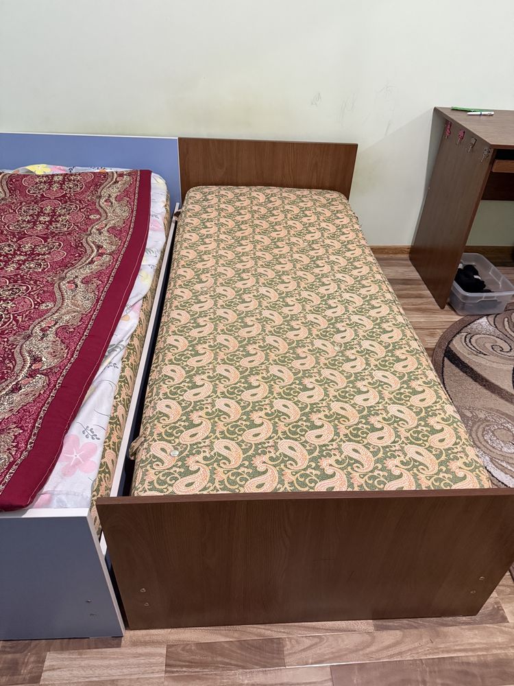 Kravat dars  qiladigan stol sotiladi