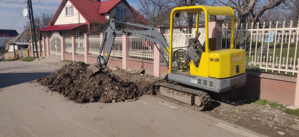 Excavator și camioneta cu macara de inchiriat