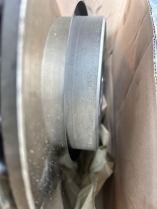 Комплект дискове и накладки 312mm VW Golf 5 GTI