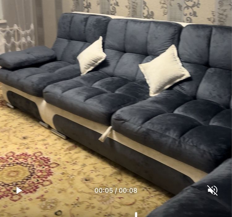 Продам диван б.у в отличном состоянии. Р-р 4,2м. Производство Россия.