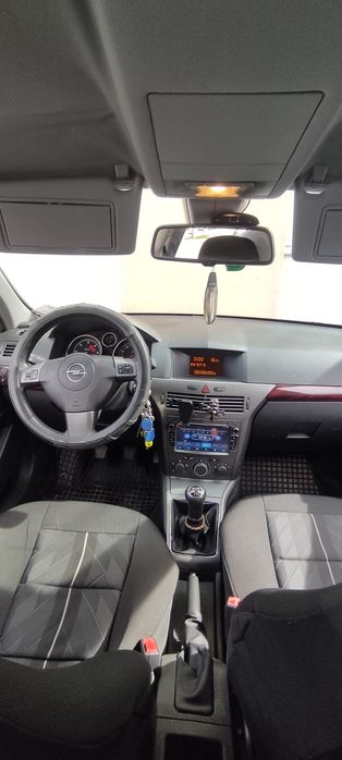 Vând sau schimb cu auto peste 2016 + diferența Opel Astra H break 1.7