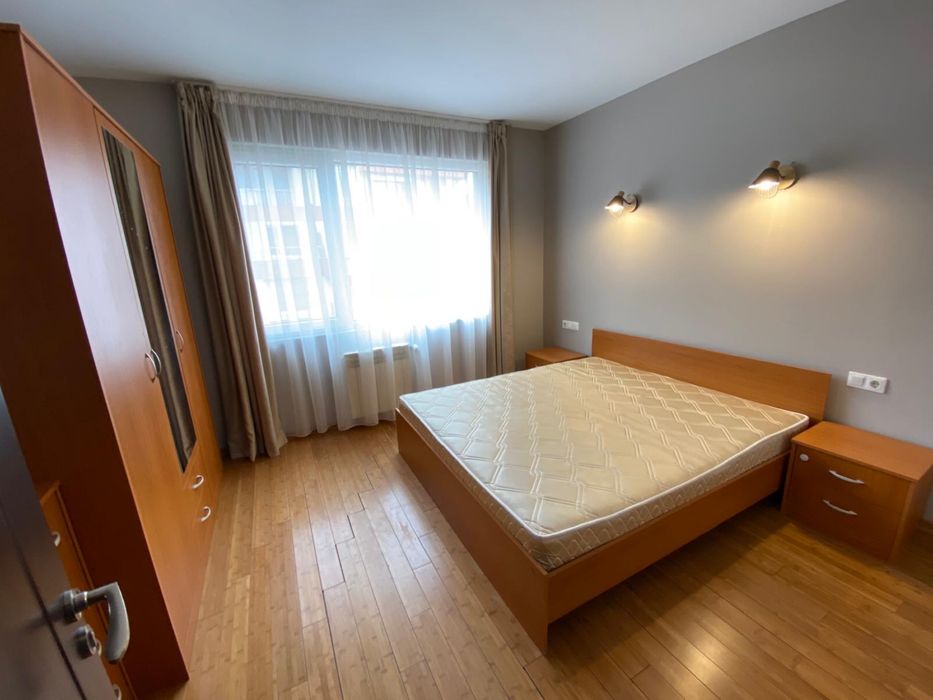 Спалня с шкафчета и гардероб