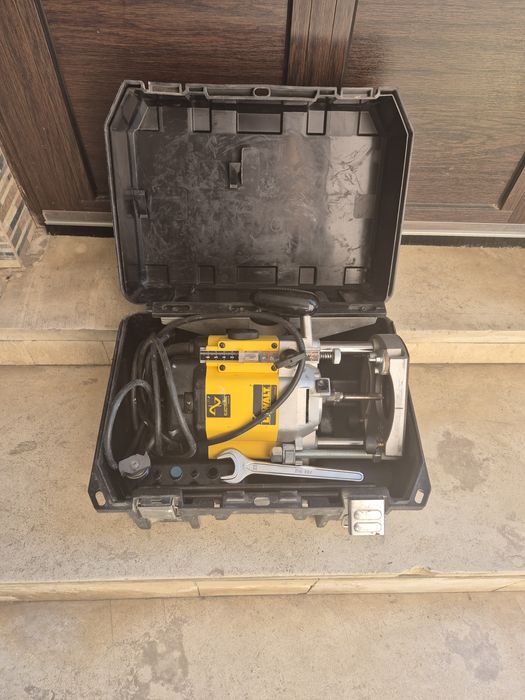 Оберфреза Dewalt DW625