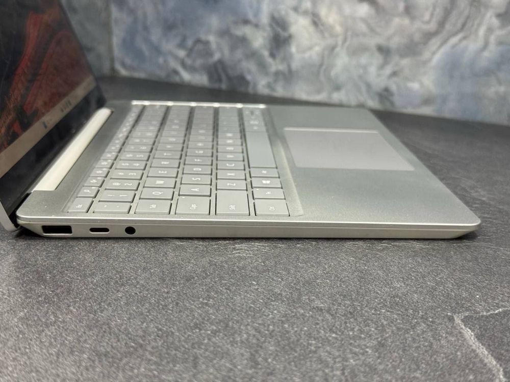 Microsoft Surface go i5-1035G1 / 16 / 256 SSD M2 / Сенсорный экран