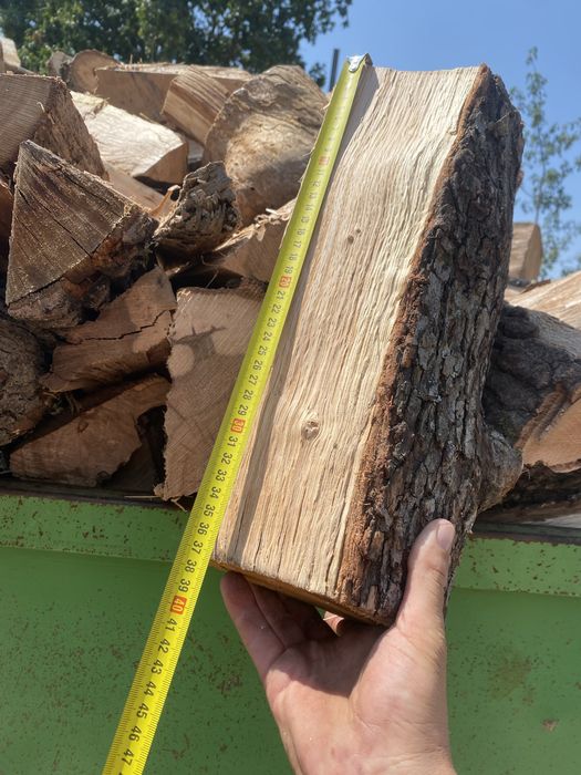 Lemn de foc taiat si crapate la dimensiunile dorite