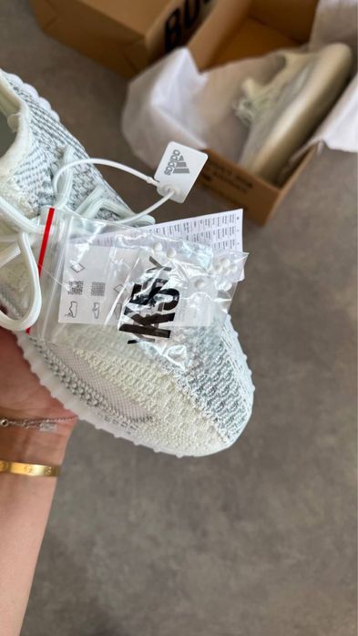 Yeezy Boost 350 V2 Cloud White