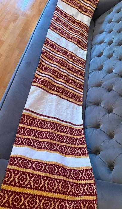 Vând camesi țesute